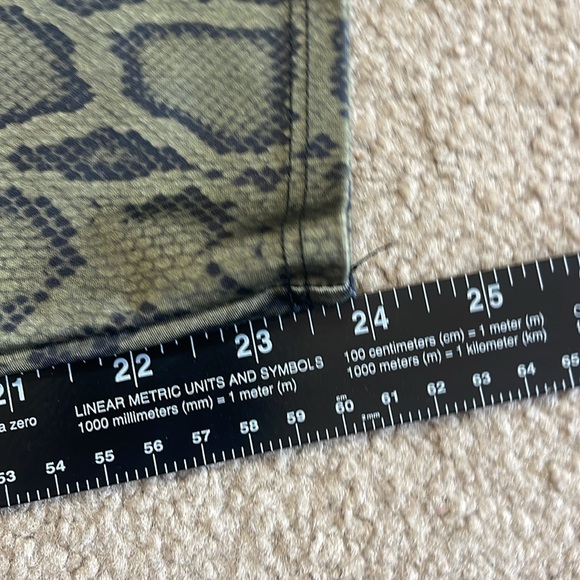 Onzie sz large leggings green and black snake print - Picture 2 of 5